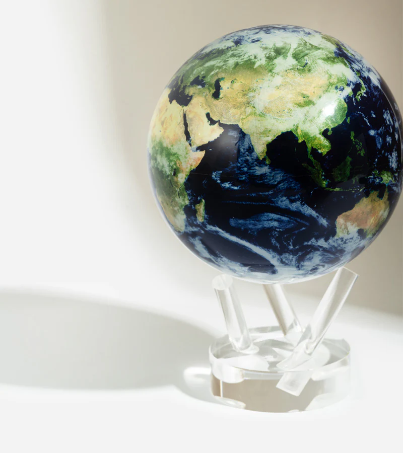 Globe Terrestre avec Nuages - Mova - Image 4