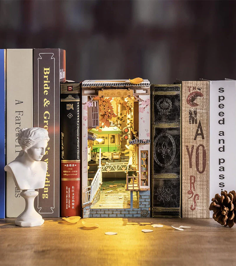 Kit DIY maison miniature en serre-livre - Sakura Densya - Image 2