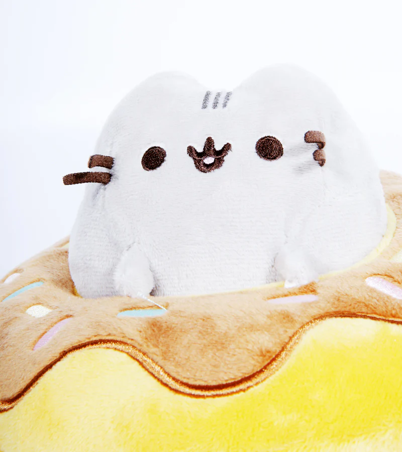 Pusheen dans son donut chocolat - Image 2
